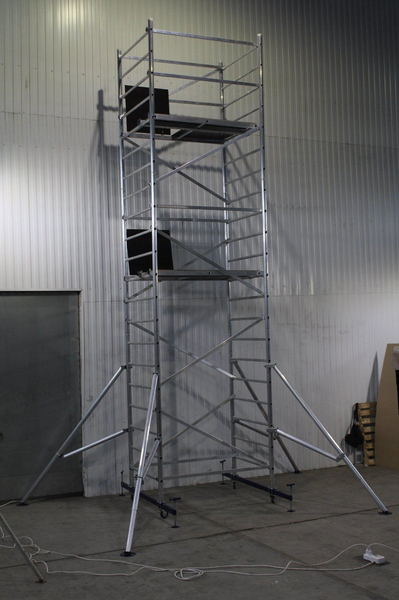 vyshka tura alyuminievaya bazoviy komplekt s ploshchadkoy vt12 2.800x600w
