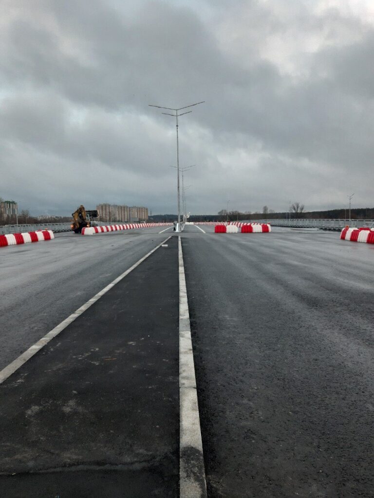 Бар’єрне огородження на підходах до мосту
